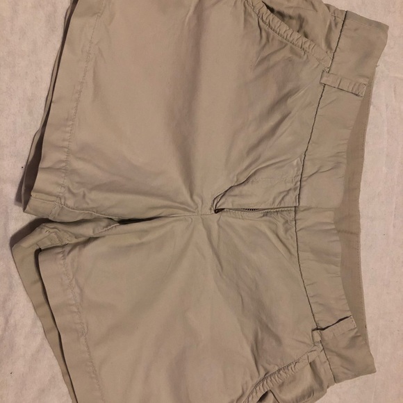 Women's khaki short - Picture 2 of 3